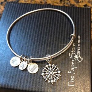 🤯 Alex and Ani gently used